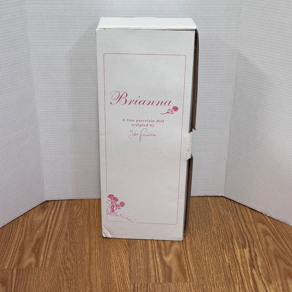 Hamilton Collection BRIANNA Porcelain Doll Designed by Joke Grobben - Picture 7 of 7